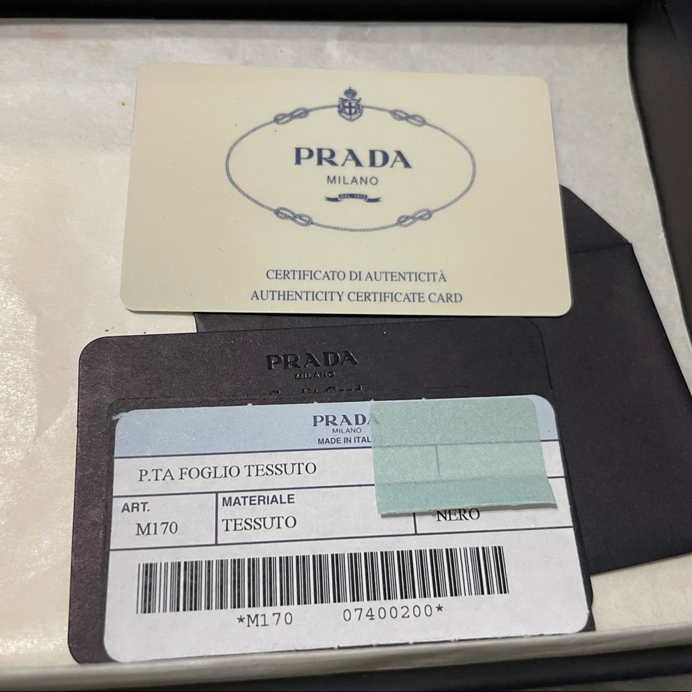 ✨Prada✨Wallet✨ - Picture 2 of 14